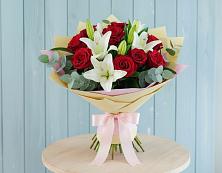 Букет цветов из:  Лилии и Розы в Казьминском