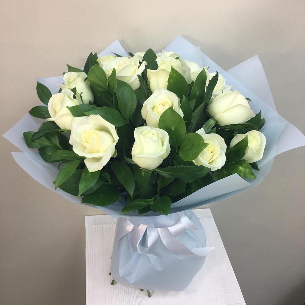Букет 15 Белых роз Проуд в Казьминском