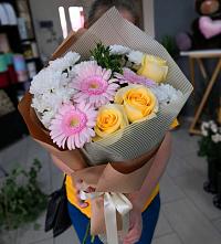 Букет цветов из:  Герберы, Розы и Хризантемы в Казьминском