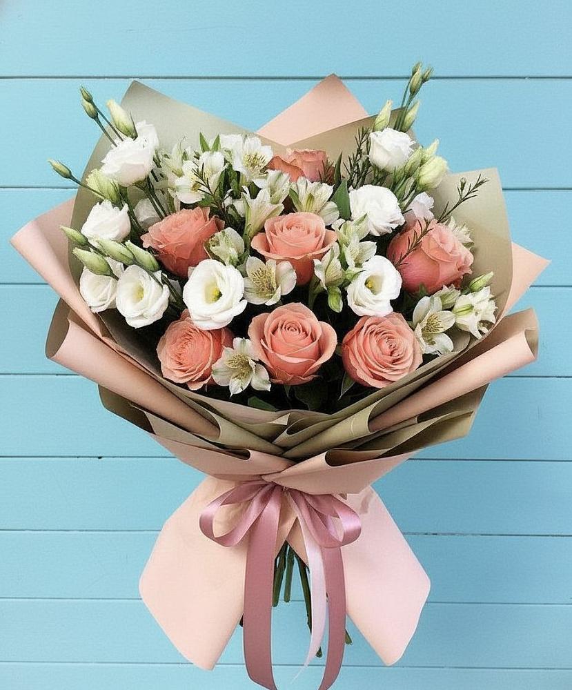 Букет цветов из: Розы, Альстромерии и Лизиантусы в Казьминском
