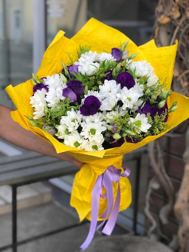Букет цветов из: Ирисы, Хризантемы и Ромашки в Казьминском