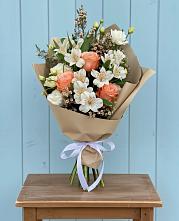 Букет цветов из:  Альстромерии, Лизиантусы, Розы и Хризантемы в Казьминском