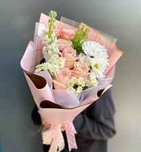 Букет цветов из:  Хризантемы и Розы в Казьминском