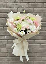 Букет цветов из:  Гвоздики, Розы, Лизиантусы и Хризантемы #REPLACE_PRED# Казьминском