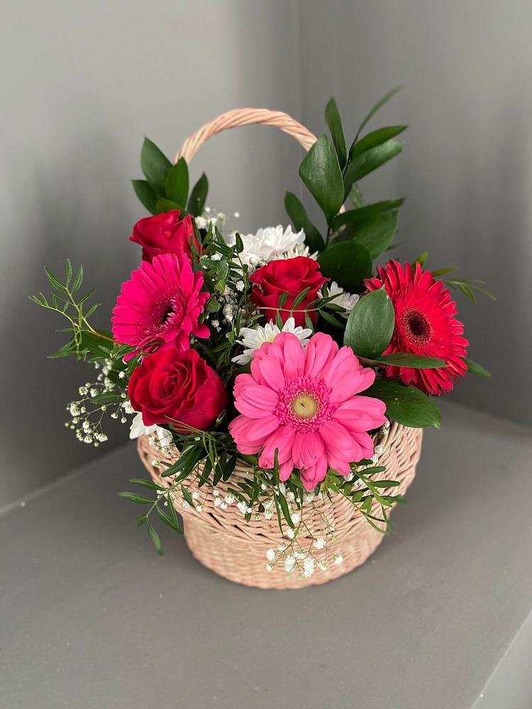 Цветочная композиция из Розы, Хризантемы и Герберы в корзине в Казьминском