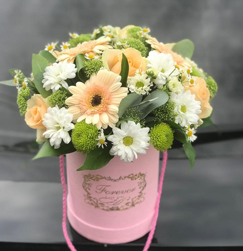 Цветочная композиция из Розы, Герберы и Хризантемы в шляпной коробке в Казьминском