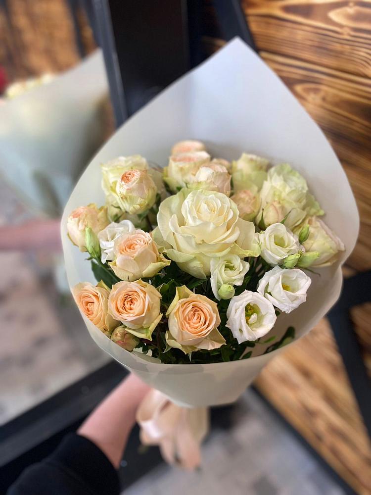 Букет цветов из: Розы и Лизиантусы в Казьминском